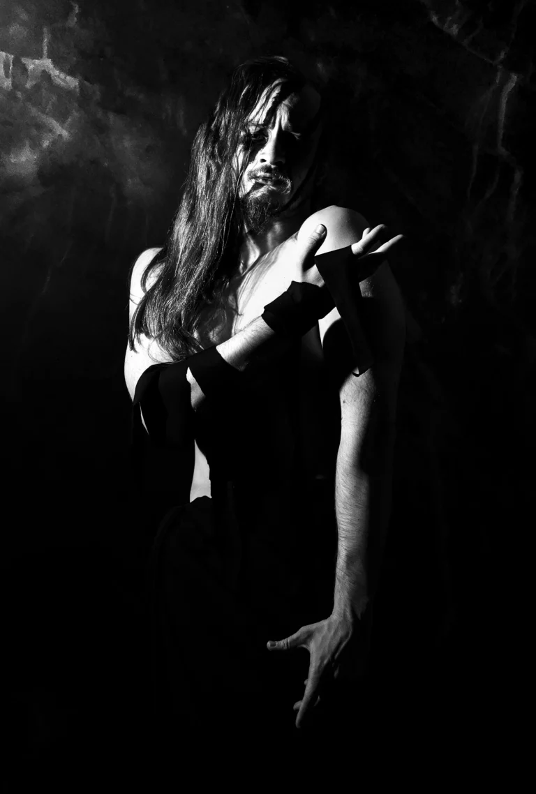 6V0A1497 B&W